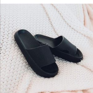 Pillow Slides Black 9.5